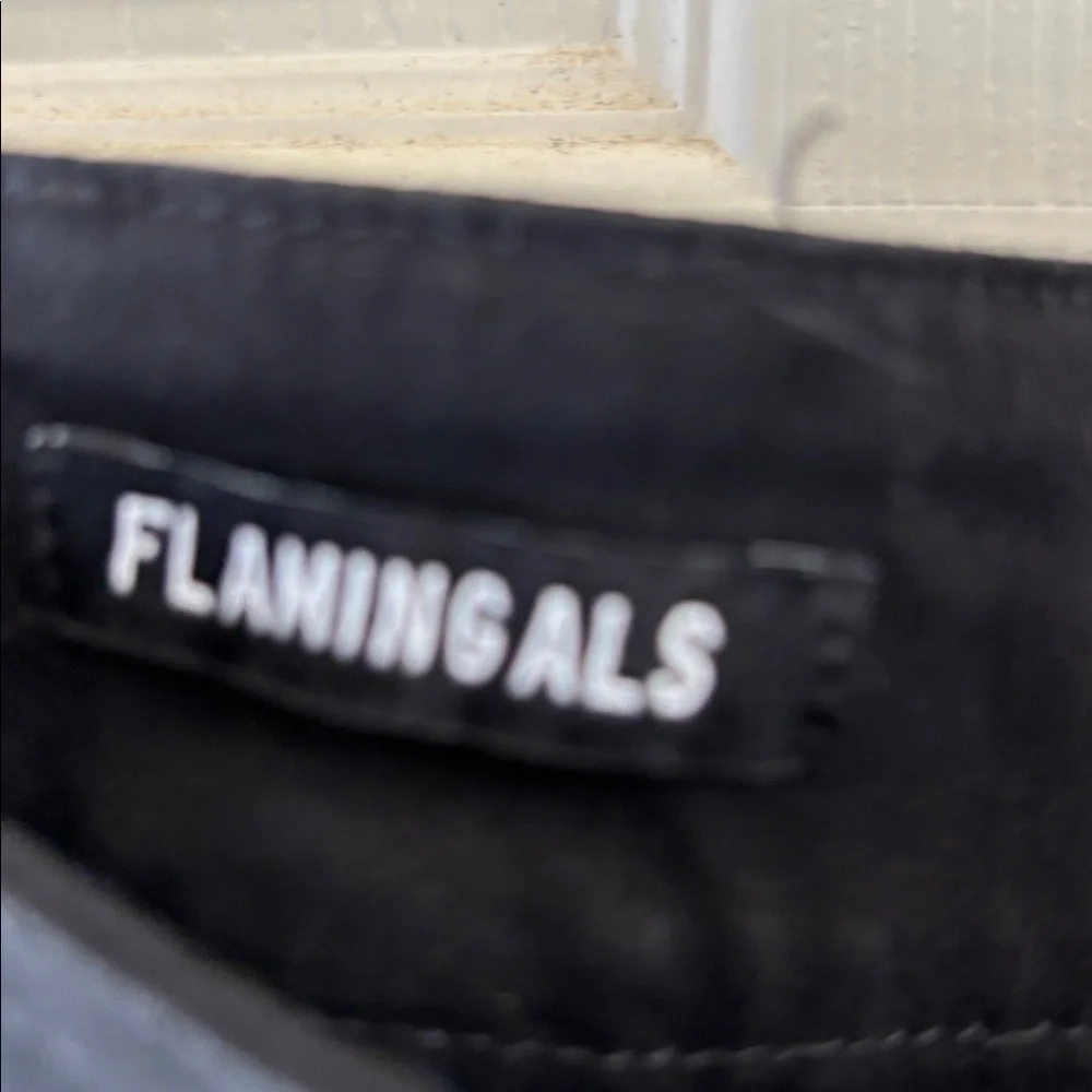 Flamingals wide leg cropped Button-Up Pants. NWT - Picture 3 of 6